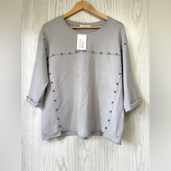 Ellison Gray Studded Sweatshirt Size Small NWT - Picture 1 of 3